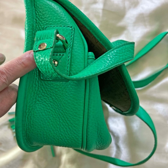 SADDLE BAG, ISAAC MIZRAHI SOFT LEATHER, SHAMROCK GREEN, SHOULDER STRAP, LINED - Picture 5 of 13